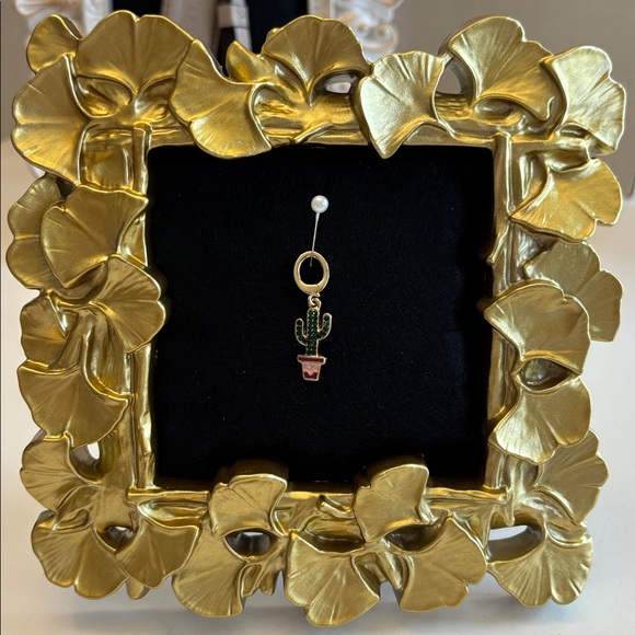 Jewelry Displays HAND CRAFTED Oval, Square, Oblong Rectangle White, Gold, Bronze - Picture 2 of 5